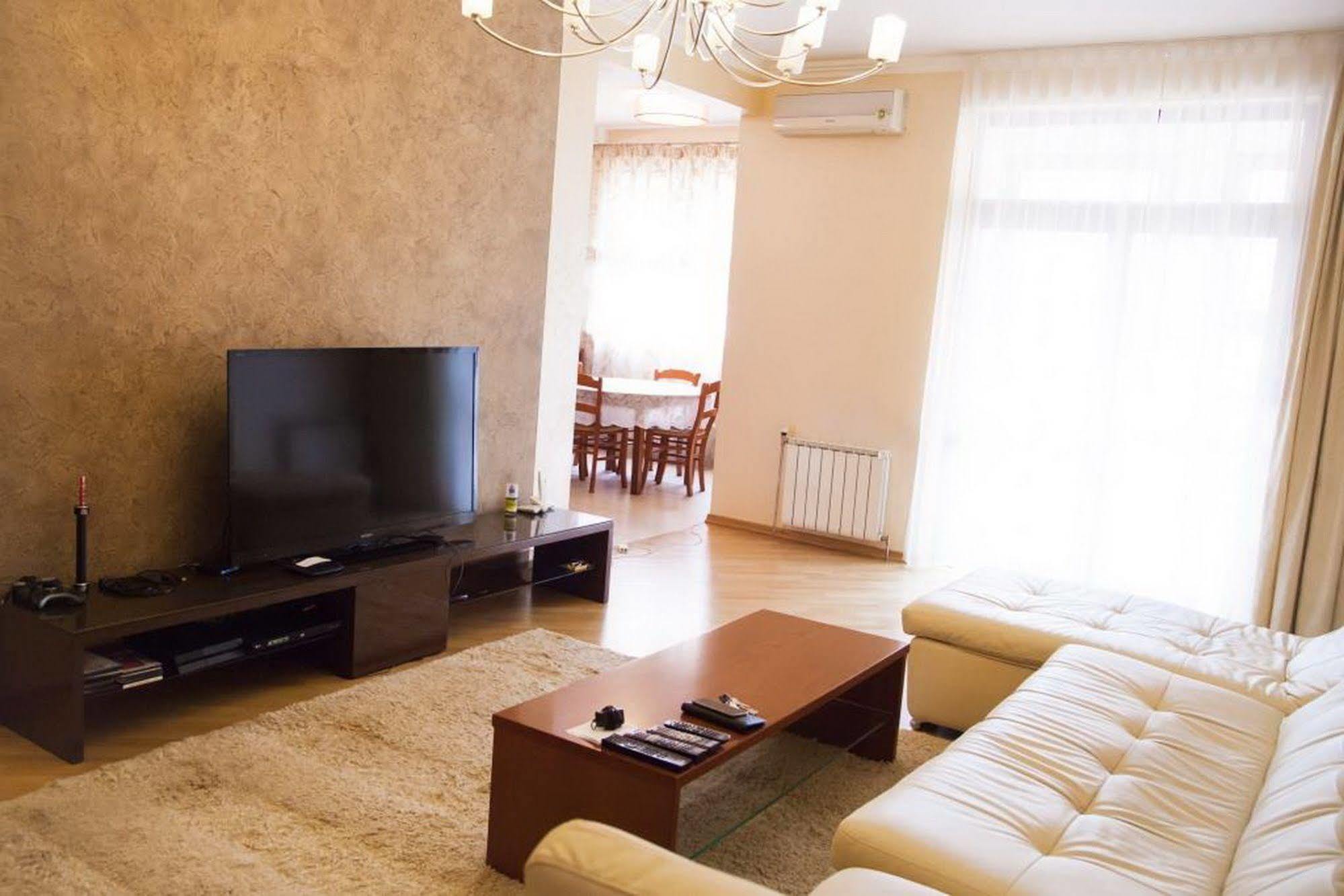 Partner Guest House Shota Rustaveli Kiev Bagian luar foto